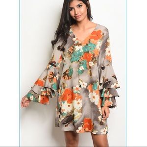 5/30 sale 📍Floral tiered bell sleeve fall dress